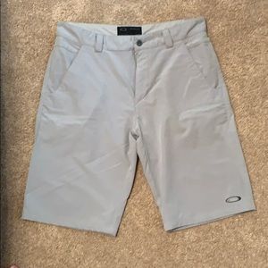 34 grey Oakley shorts